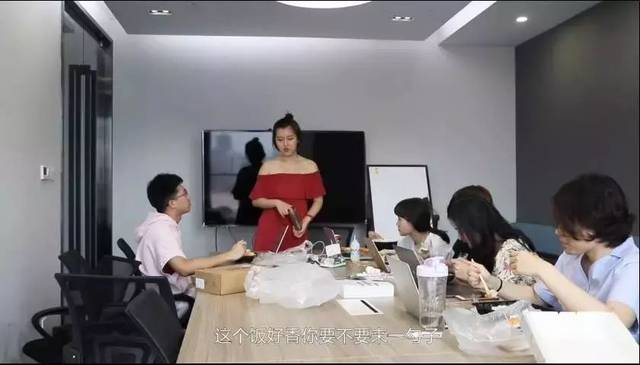 德州扑克教学_德州扑克视频教学_WST美女导师搞笑视频