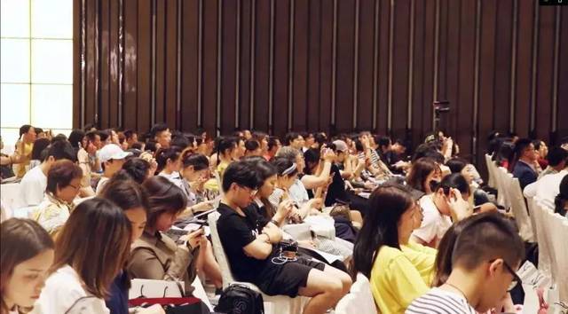德州扑克视频教学_德州扑克教学_WST美女导师搞笑视频