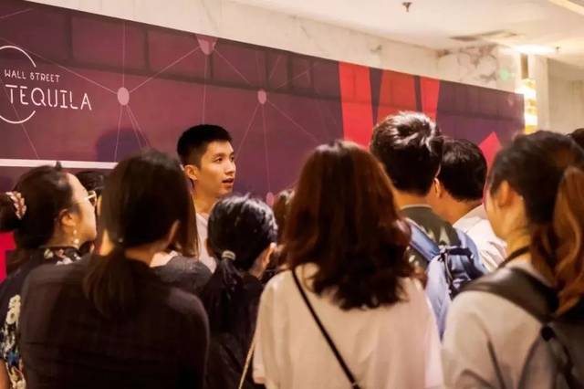 德州扑克教学_德州扑克视频教学_WST美女导师搞笑视频